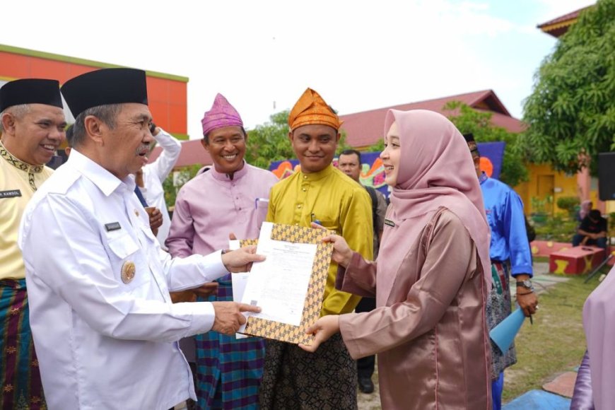 Lima Tahun Menunggu, Guru Honor Asal Bengkalis Ini Akhirnya Terima SK PPPK