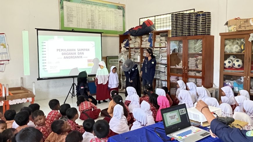 Program Mahasiswa KKN UNRI di Desa Menaming, Siswa Diajak Pilah Sampah