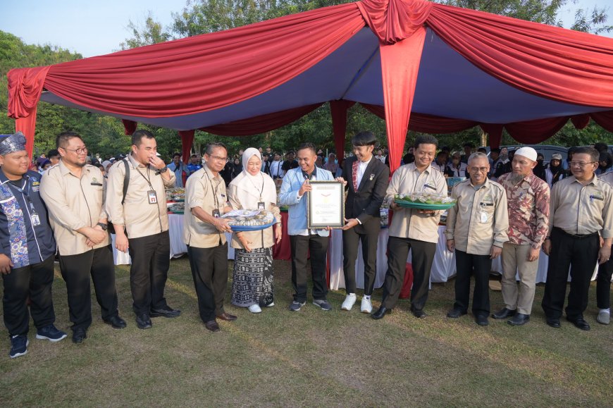 UNRI Pecahkan Rekor MURI Penyajian Bolu Kemojo Terbanyak