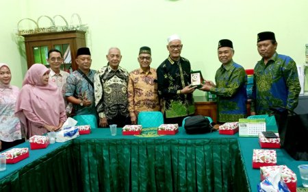 Rencana Bangun Pesantren, Pengurus YLPI Riau Silaturahmi ke Ponpes Assalam Solo