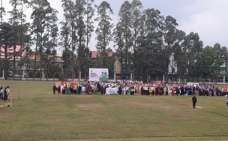 Tampil Sederhana, Tim YLPI Riau Turut Meriahkan Parade Defile Milad UIR