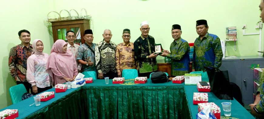 Rencana Bangun Pesantren, Pengurus YLPI Riau Silaturahmi ke Ponpes Assalam Solo