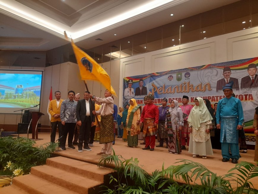 Hadiri Pelantikan Pengurus Ikatan Alumni UNP 12 Kabupaten Kota, Ini Pesan Gubernur Riau