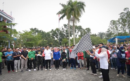 Meriahkan Milad Ke-61, UNRI Gelar Gerak Jalan Santai bersama Masyarakat