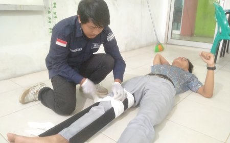 Peringati Bulan PRB, MDMC Riau Latih Cara Pertolongan Pertama di SMK Muhammadiyah 2