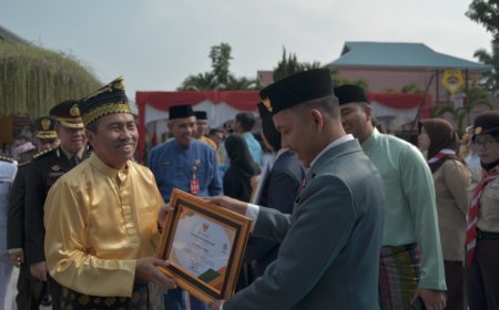 Gubri Syamsuar Peringati Sumpah Pemuda Ke-95 di SMAN 12 Pekanbaru