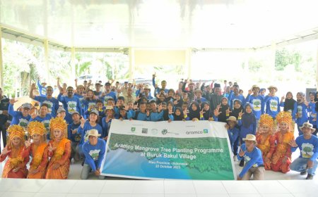 Didukung Aramco untuk Atasi Erosi, Kelompok Masyarakat bersama Yayasan Gambut dan GEC Tanam Pohon Mangrove