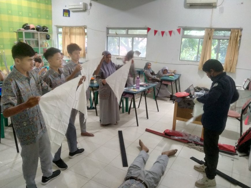 Peringati Bulan PRB, MDMC Riau Latih Cara Pertolongan Pertama di SMK Muhammadiyah 2