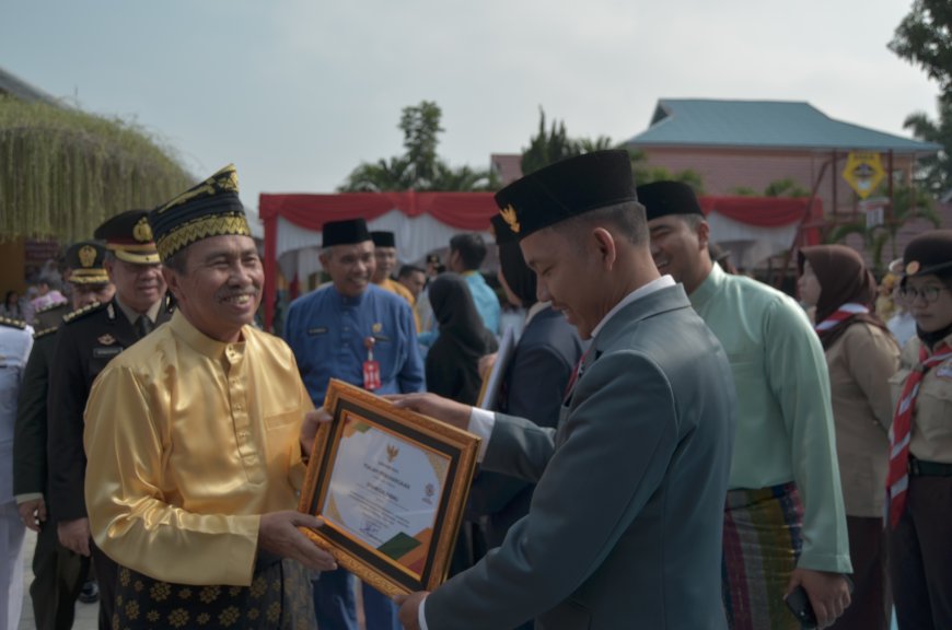 Gubri Syamsuar Peringati Sumpah Pemuda Ke-95 di SMAN 12 Pekanbaru