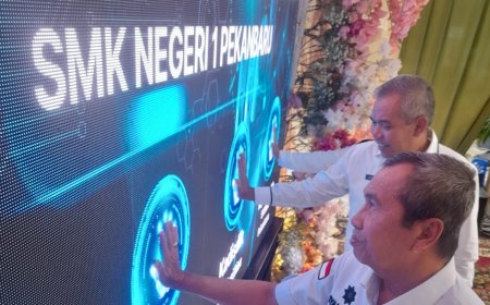 Makin Gencar, Gubri Syamsuar Luncurkan Pembelajaran Berbasis AI di SMKN 1 Pekanbaru