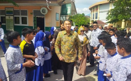 Datangi SD Islam Plus YLPI Riau, Konjen Jepang Disambut Antusias Siswa dan Guru