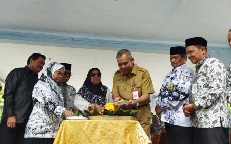 Panen Karya dan Pagelaran Tari Siswa Meriahkan Peringatan Hari Guru di SMAN 8 Pekanbaru