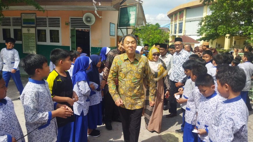 Datangi SD Islam Plus YLPI Riau, Konjen Jepang Disambut Antusias Siswa dan Guru