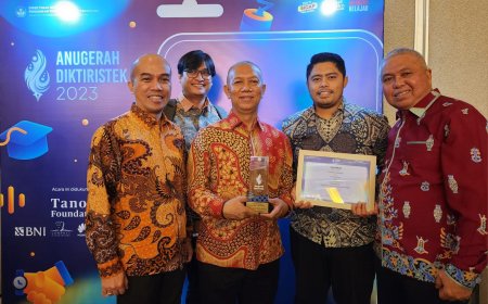 Sukses Jalin Kerjasama, UIR Raih Penghargaan dari Kementerian