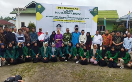 Inovatif, UMRI Jemput Langsung Mahasiswa Baru Penerima Beasiswa di Rumahnya