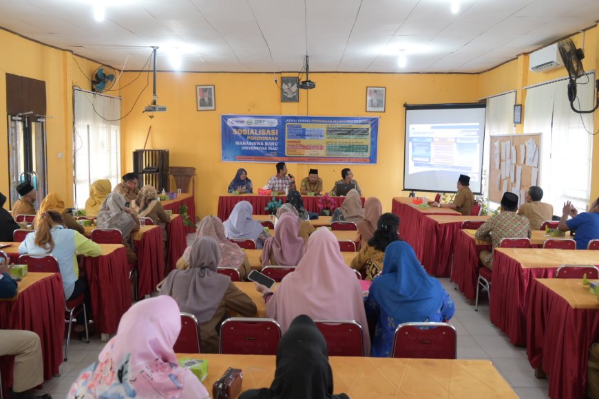 UNRI Sosialisasikan Proses Penerimaan Mahasiswa Baru di SMAN 2 Dumai