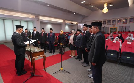 Inilah Daftar Sembilan Dekan dan Direktur Pascasarjana yang Dikukuhkan Rektor UIR
