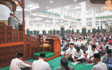Pj Gubri Salat Ied Idulfitri di Masjid Raya Annur, Minta Pererat Silaturahmi