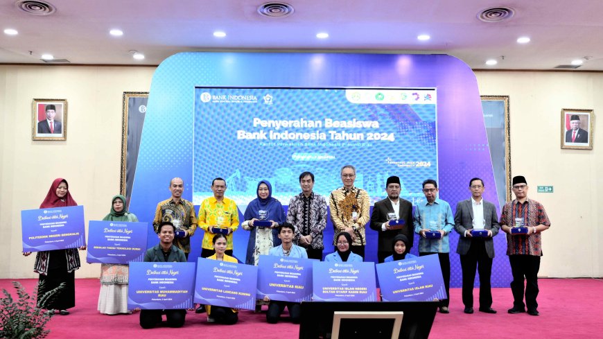 100 Mahasiswa UNRI Terima Beasiswa dari Bank Indonesia Provinsi Riau