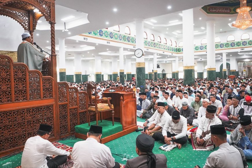Pj Gubri Salat Ied Idulfitri di Masjid Raya Annur, Minta Pererat Silaturahmi