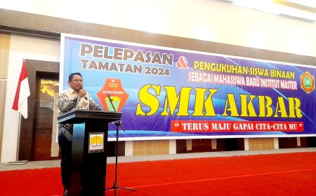 Lepas Alumni SMK Akbar, Edi Haryono Ingatkan Jangan Puas dengan Selembar Ijazah