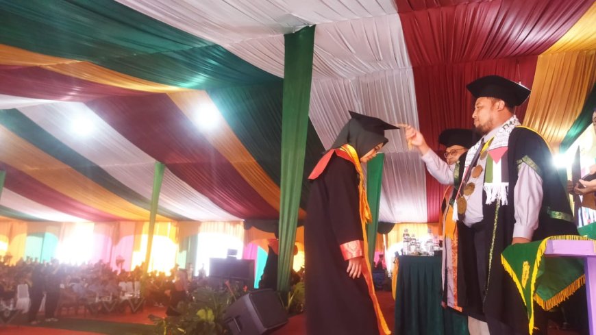 Pemindahan Kucir Wisudawan