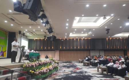 Kumpulkan 811 Kepala Sekolah Negeri dan Swasta, Plt Kadisdik Riau Sorot Dapodik Hingga Larangan Jual Seragam