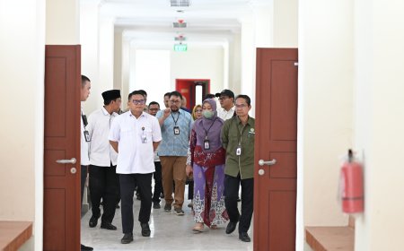 Rektor Hadiri Serah Terima Gedung Baru di FEB Universitas Riau