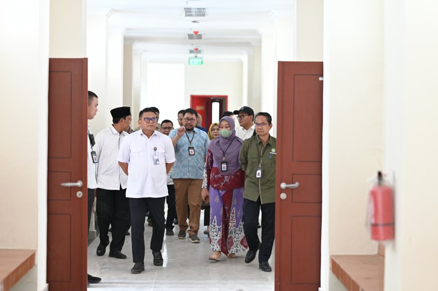 Rektor Hadiri Serah Terima Gedung Baru di FEB Universitas Riau