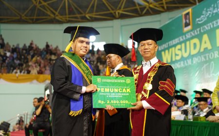 Wisuda Perdana Setelah Akreditasi Unggul, UIR Kukuhkan 2.577 Lulusan