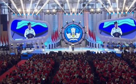 Tambahan Pendapatan Guru: ASN Satu Bulan Gaji Pokok, Non ASN Rp 2 Juta Per Bulan