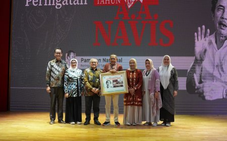 Merayakan 100 Tahun Sastrawan A.A. Navis