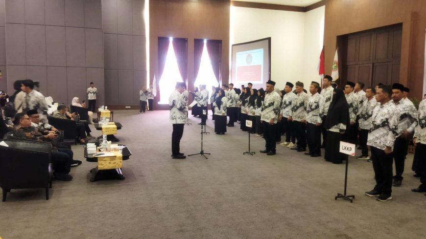 Lantik Pengurus BKO PGRI Riau, Adolf Bastian Komitmen Beri Perlindungan Hukum pada Guru