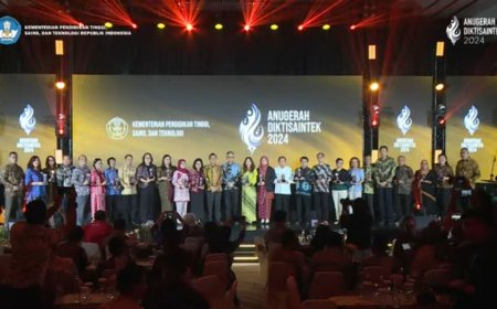 Unggul dalam Kerjasama Industri, UIR Raih Gold Winner Anugerah Diktisaintek 2024