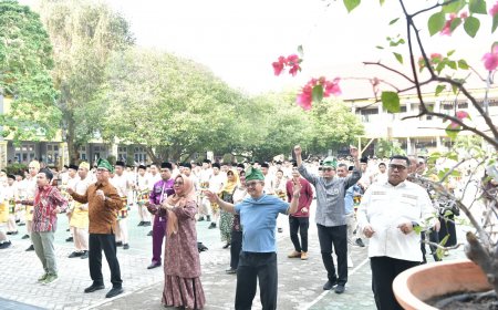 Pada Siswa Pekanbaru, Mendikdasmen Ingstkan Pentingnya Bangun Pagi
