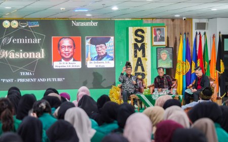 Busyro Muqoddas Jadi Pembicara Seminar di Milad Ke 10 Fakultas Hukum UMRI