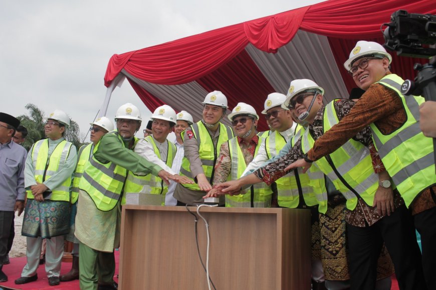 Menteri Abdul Mu'ti Launching PMB UMRI dan Lakukan Ground Breaking Gedung MMT