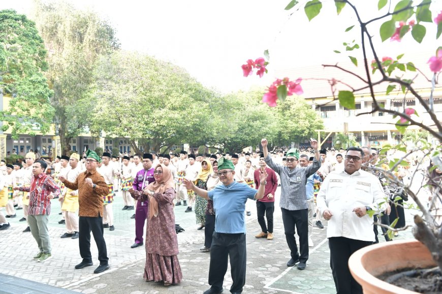 Pada Siswa Pekanbaru, Mendikdasmen Ingstkan Pentingnya Bangun Pagi