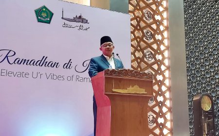 Mendikdasmen Beri Ceramah Tarawih di Masjid Istiqlal Jakarta