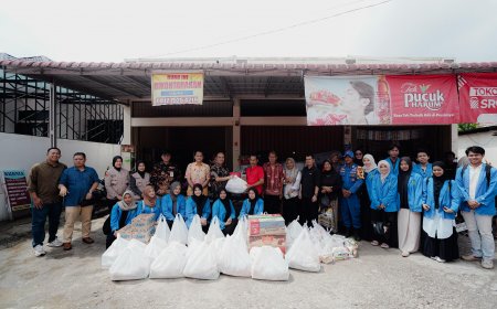 Korban Banjir di Rumbai Terima Bantuan dari Universitas Islam Riau