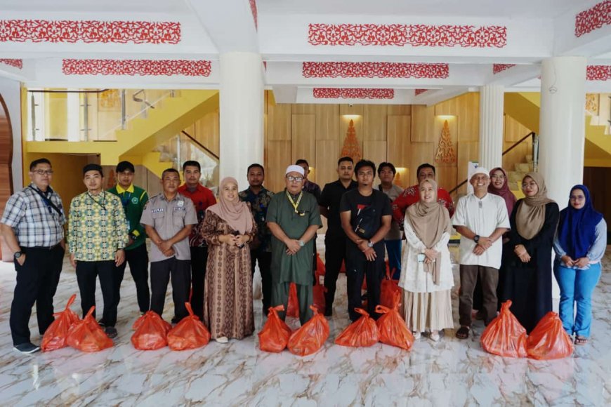 Tenaga Pendidik yang Jadi Korban Banjir di Rumbai Terima Bantuan dari Unilak