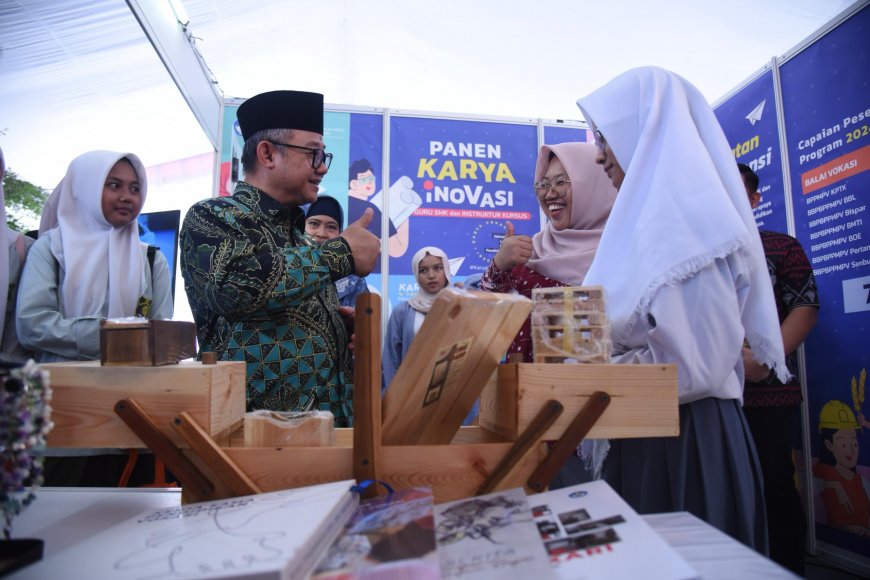 Puluhan Karya Guru SMK dan Instruktur LKP Dipamerkan