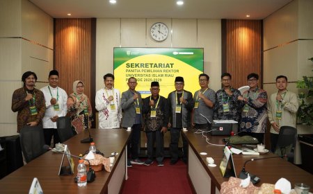 Tiga Dosen Terbaik UIR Resmi Daftar Bakal Calon Rektor UIR 2025-2029