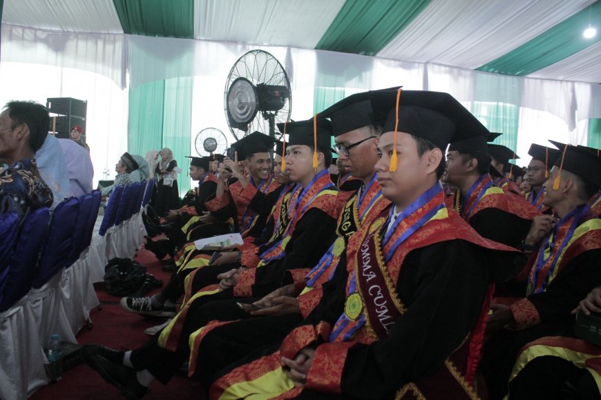 Peraih Predikat Summa Cumlaude dan Cumlaude