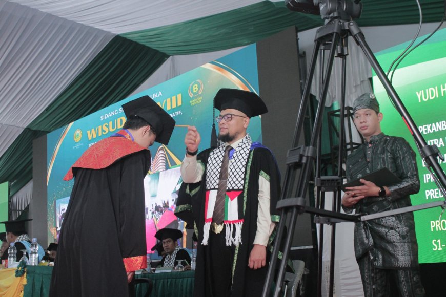 Pemindahan Kucir Wisudawan