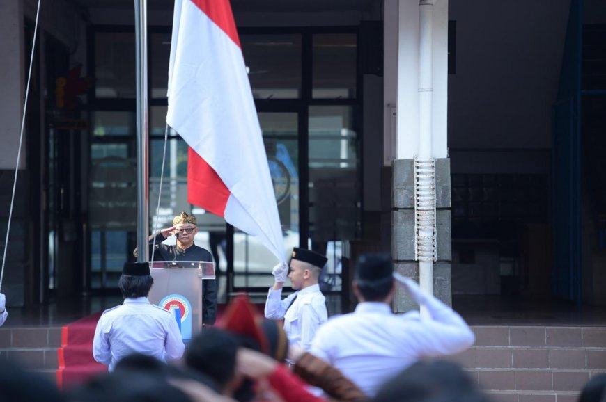 Kemendikdasmen Gelar Upacara Hardiknas 2025, Tegaskan Komitmen Pendidikan Bermutu untuk Semua