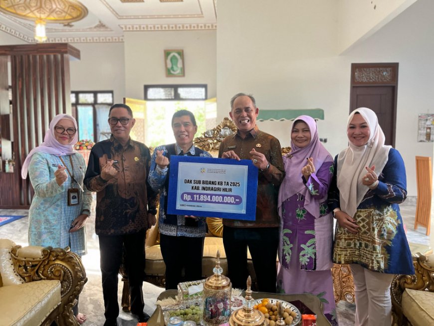 BKKBN Riau Serahkan PAGU DAK Rp11,8 Miliar untuk Program KB di Inhil