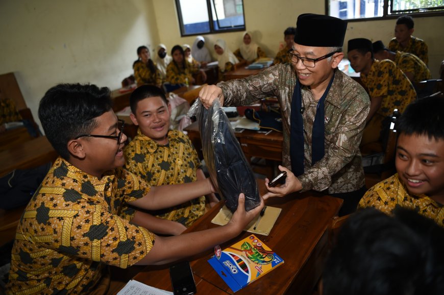 Sekolah Ini Diapresiasi Wamendikdasmen Meski Belum Punya Guru Pendamping ABK