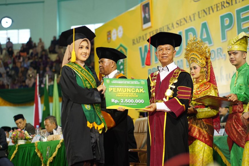 UIR Wisuda 1.008 Mahasiswa, Momen Terakhir Prof. Syafrinaldi sebagai Rektor