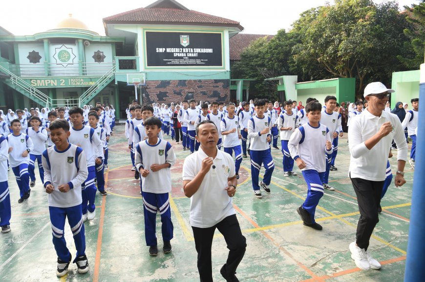 Wamen Fajar Riza Ul Haq Tegaskan Komitmen Sekolah Ramah Anak di Pagi Ceria HAN 2025 Sukabumi